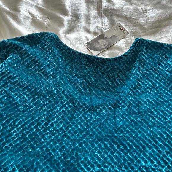 TUNIC, STRETCH, PEACOCK BLUE, SIZE 3X, VELVET, MADE IN MONTREAL CANADA, ROUND - Picture 11 of 11